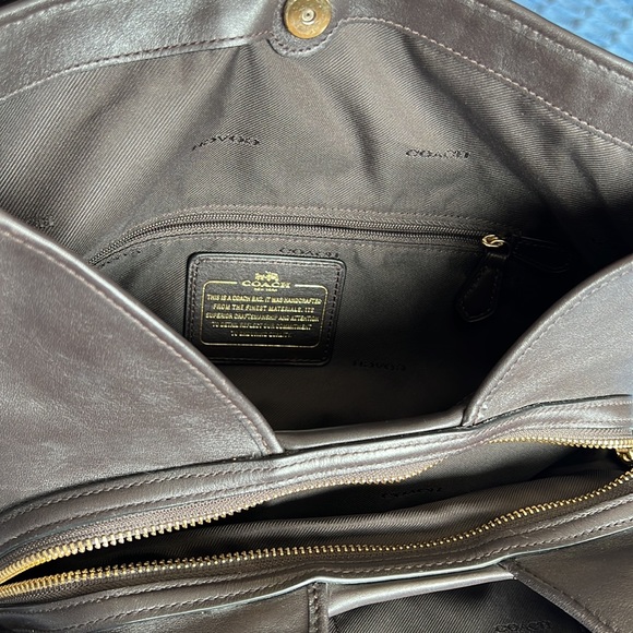 Coach Shoulder Bag In Signature Canvas - Picture 6 of 10